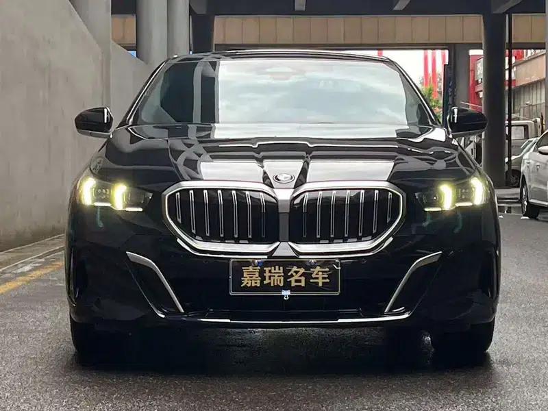 2026 BMW 5 Series 530Li xDrive M Sport Package — миниатюра 2