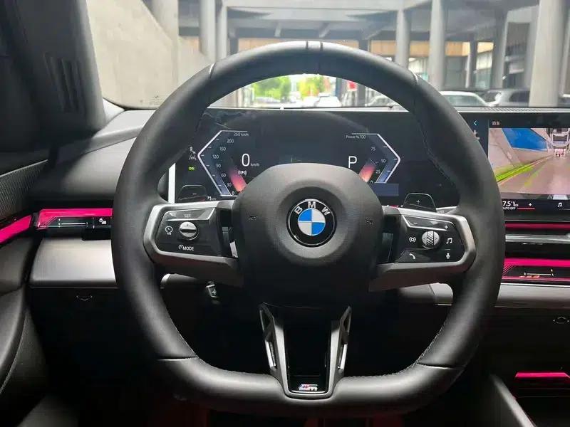 2026 BMW 5 Series 530Li xDrive M Sport Package — миниатюра 12