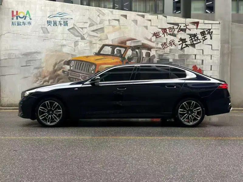 2026 BMW 5 Series 530Li xDrive M Sport Package — миниатюра 3