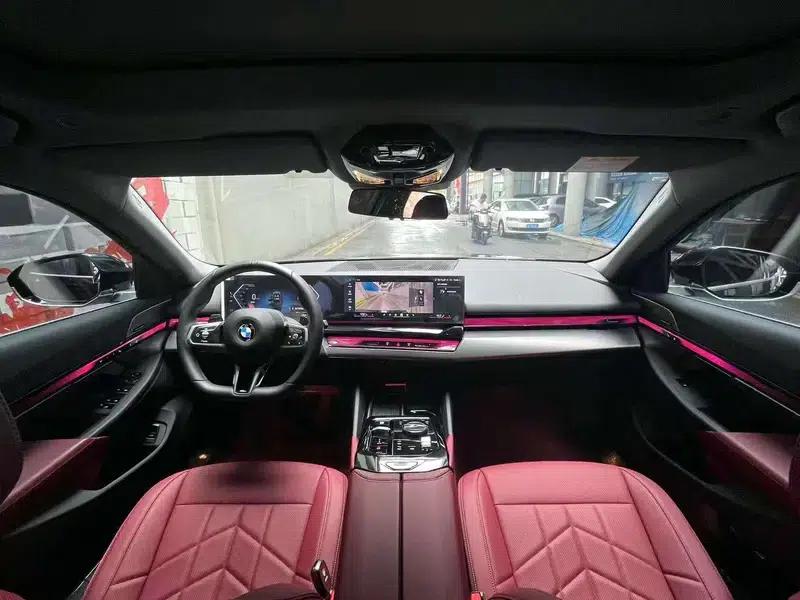 2026 BMW 5 Series 530Li xDrive M Sport Package — миниатюра 10