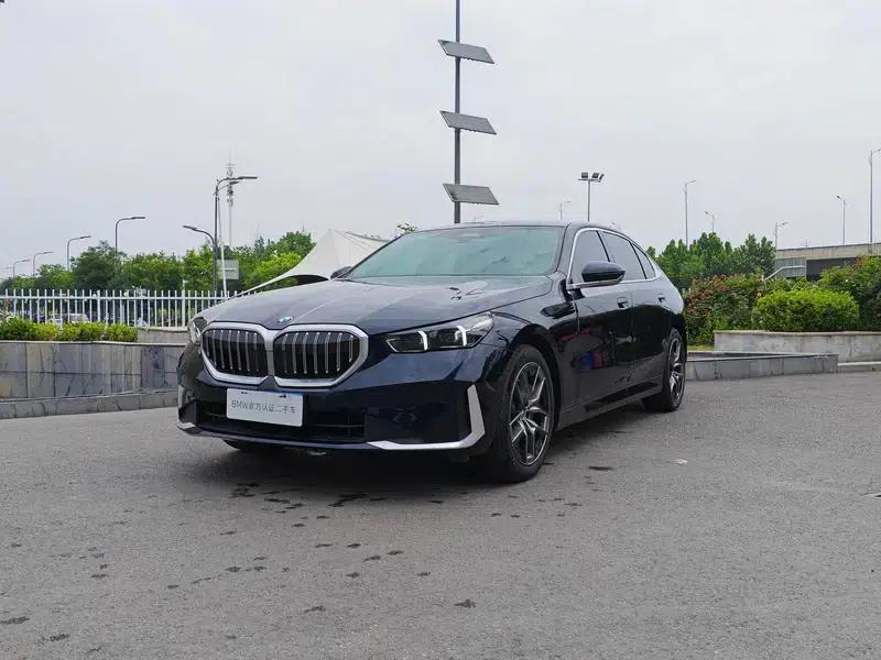 2024 BMW 5 Series 530Li Leading Luxury Package — миниатюра 1