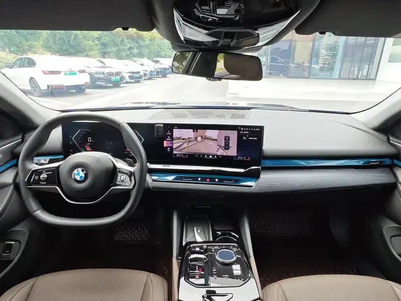 2024 BMW 5 Series 530Li Leading Luxury Package — миниатюра 13