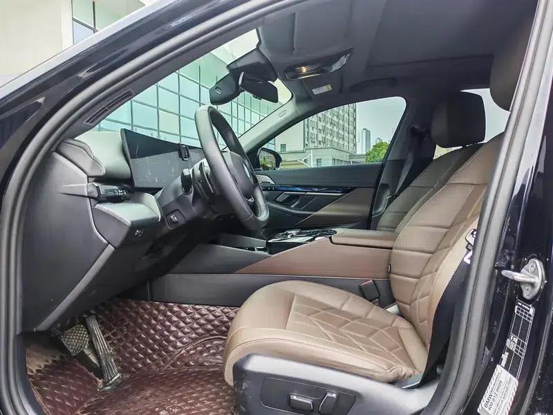 2024 BMW 5 Series 530Li Leading Luxury Package — миниатюра 17