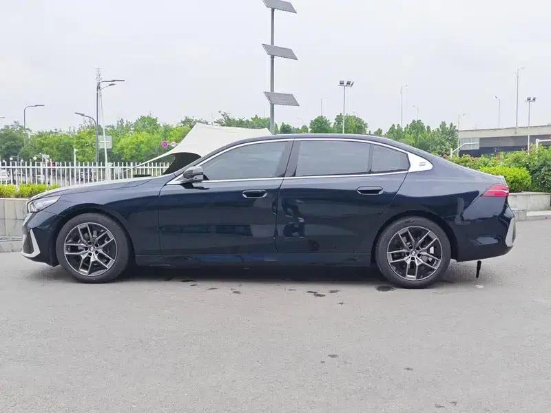 2024 BMW 5 Series 530Li Leading Luxury Package — миниатюра 4