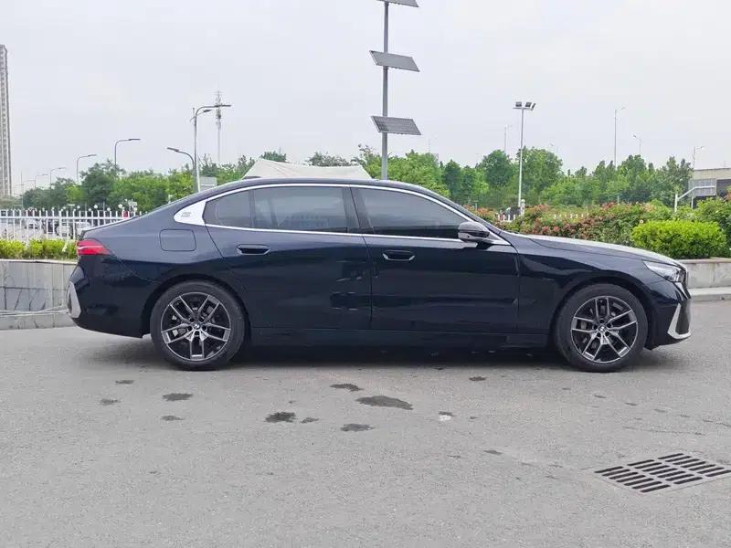 2024 BMW 5 Series 530Li Leading Luxury Package — миниатюра 8