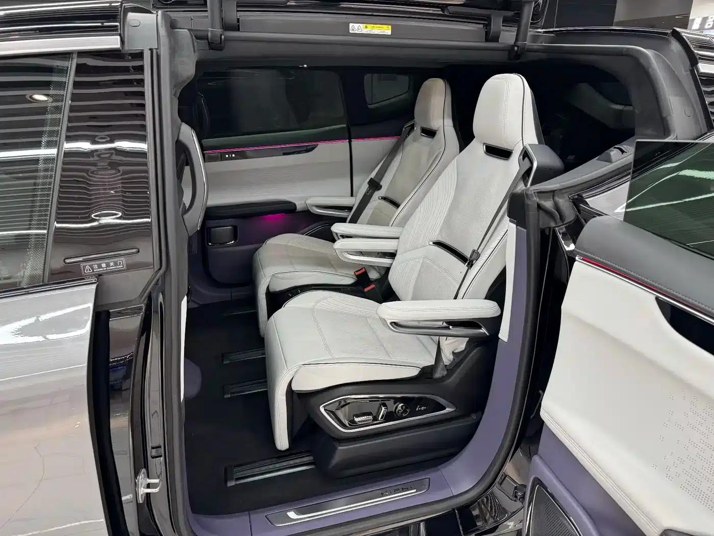 HiPhi X 2021 Flagship Edition 6-seater — миниатюра 13