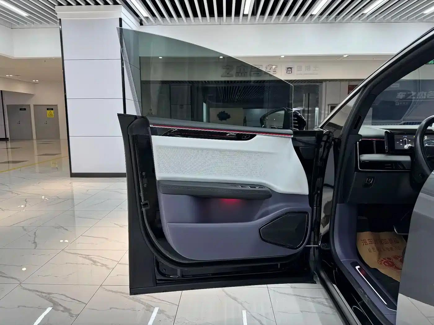 HiPhi X 2021 Flagship Edition 6-seater — миниатюра 14