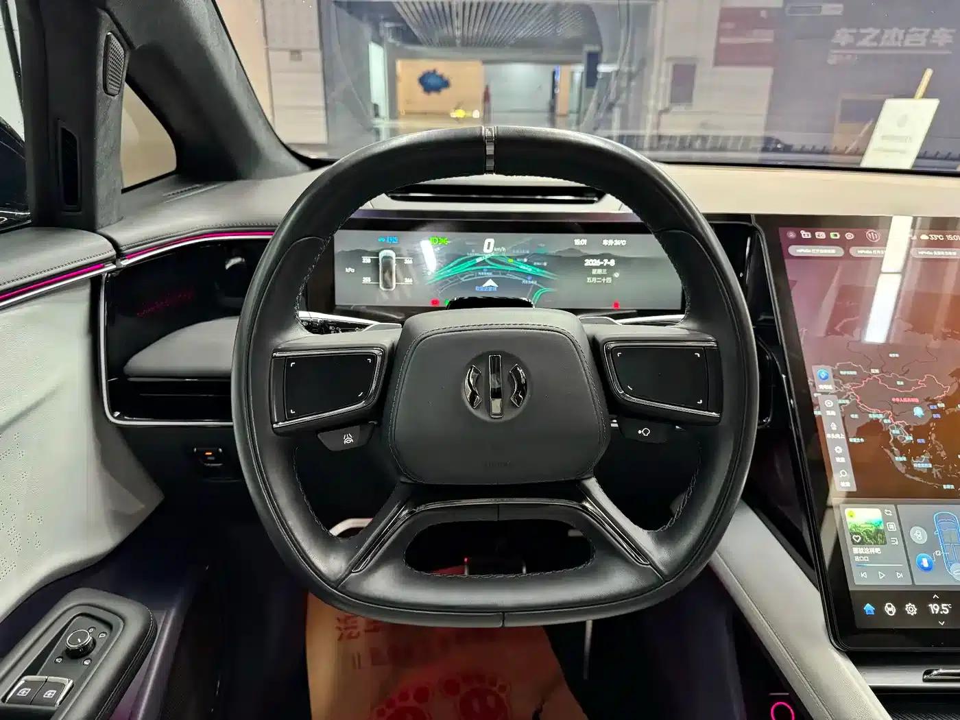 HiPhi X 2021 Flagship Edition 6-seater — миниатюра 7