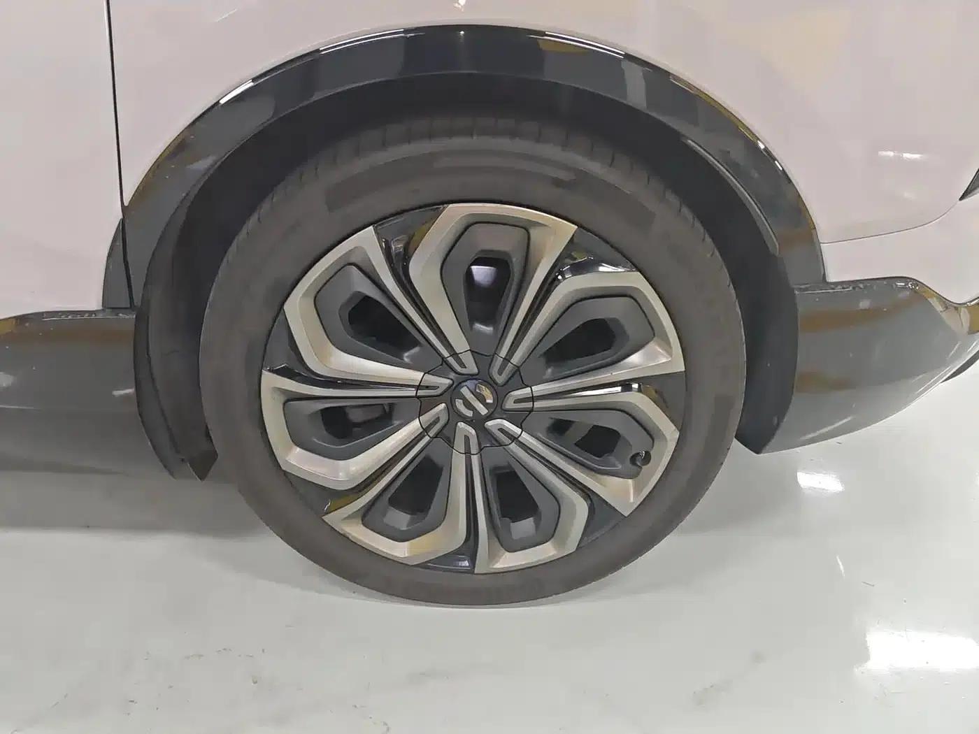 HiPhi X 2021 Luxury 6-seater — миниатюра 20