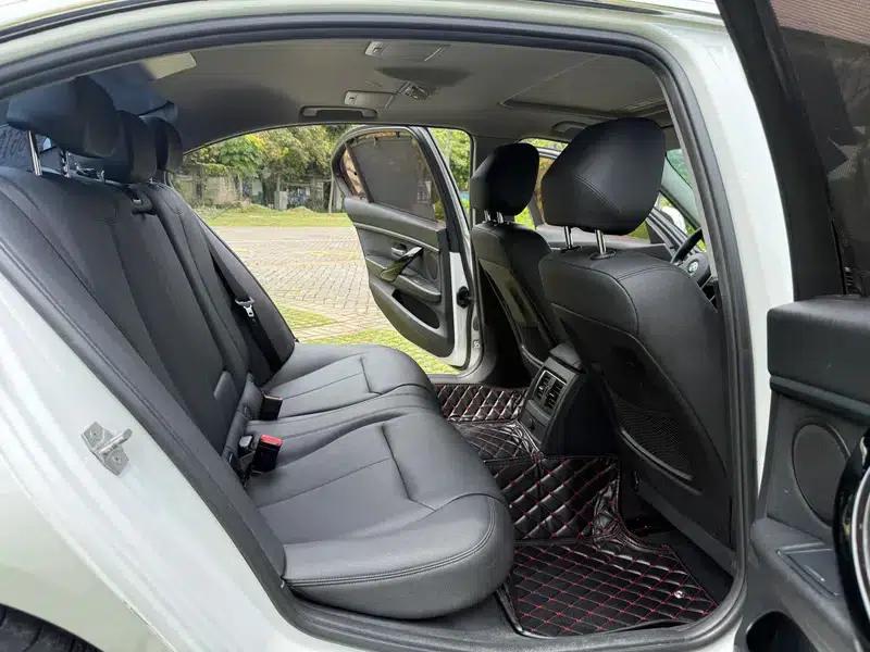 2017 BMW 3 Series 320Li Fashion Edition — миниатюра 11