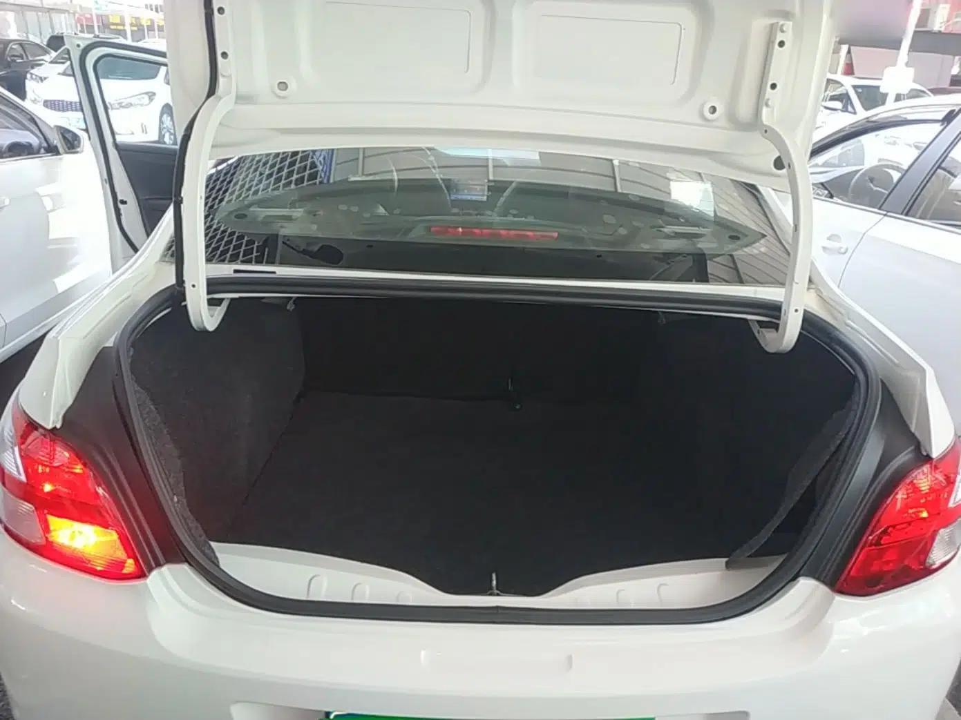 Peugeot 301 2014 1.6L Automatic Luxury Edition — миниатюра 22