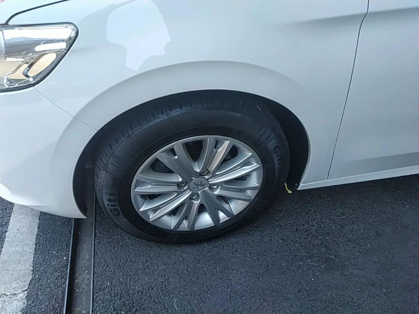 Peugeot 301 2014 1.6L Automatic Luxury Edition — миниатюра 10