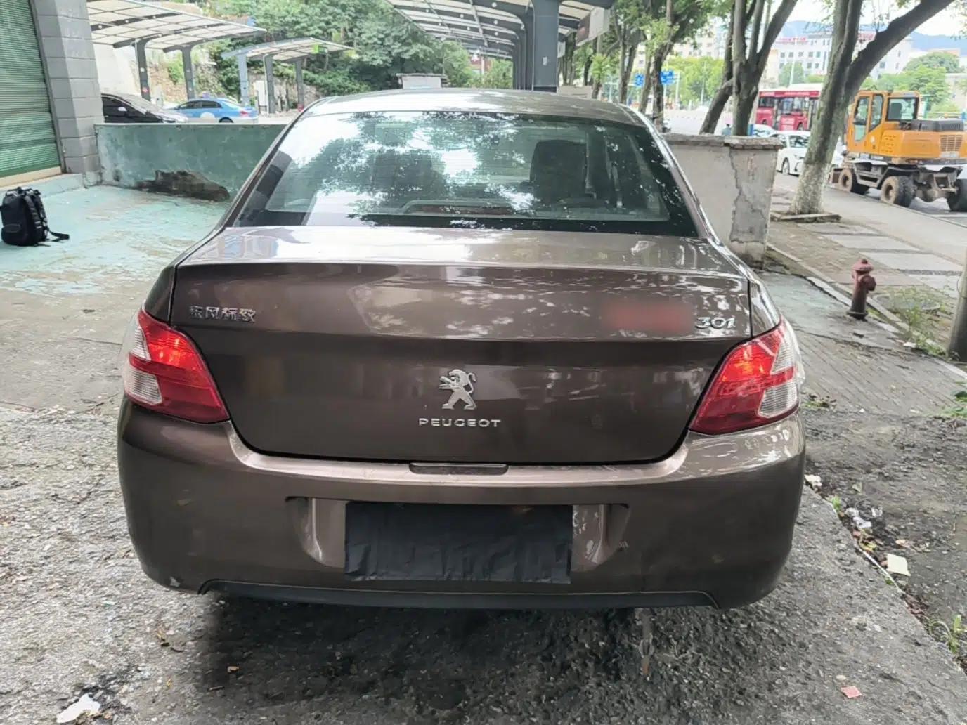 Peugeot 301 2014 1.6L Manual Comfort Edition — миниатюра 5
