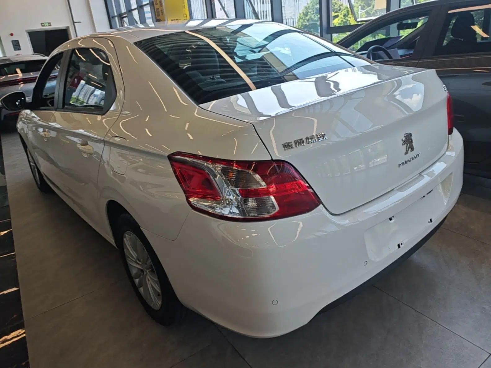 Peugeot 301 2014 1.6L Automatic Luxury Edition — миниатюра 4