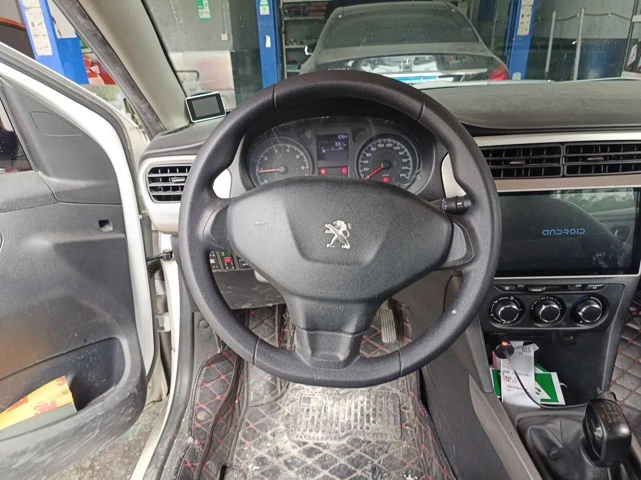 Peugeot 301 2017 1.6L Manual Comfort Edition — миниатюра 10