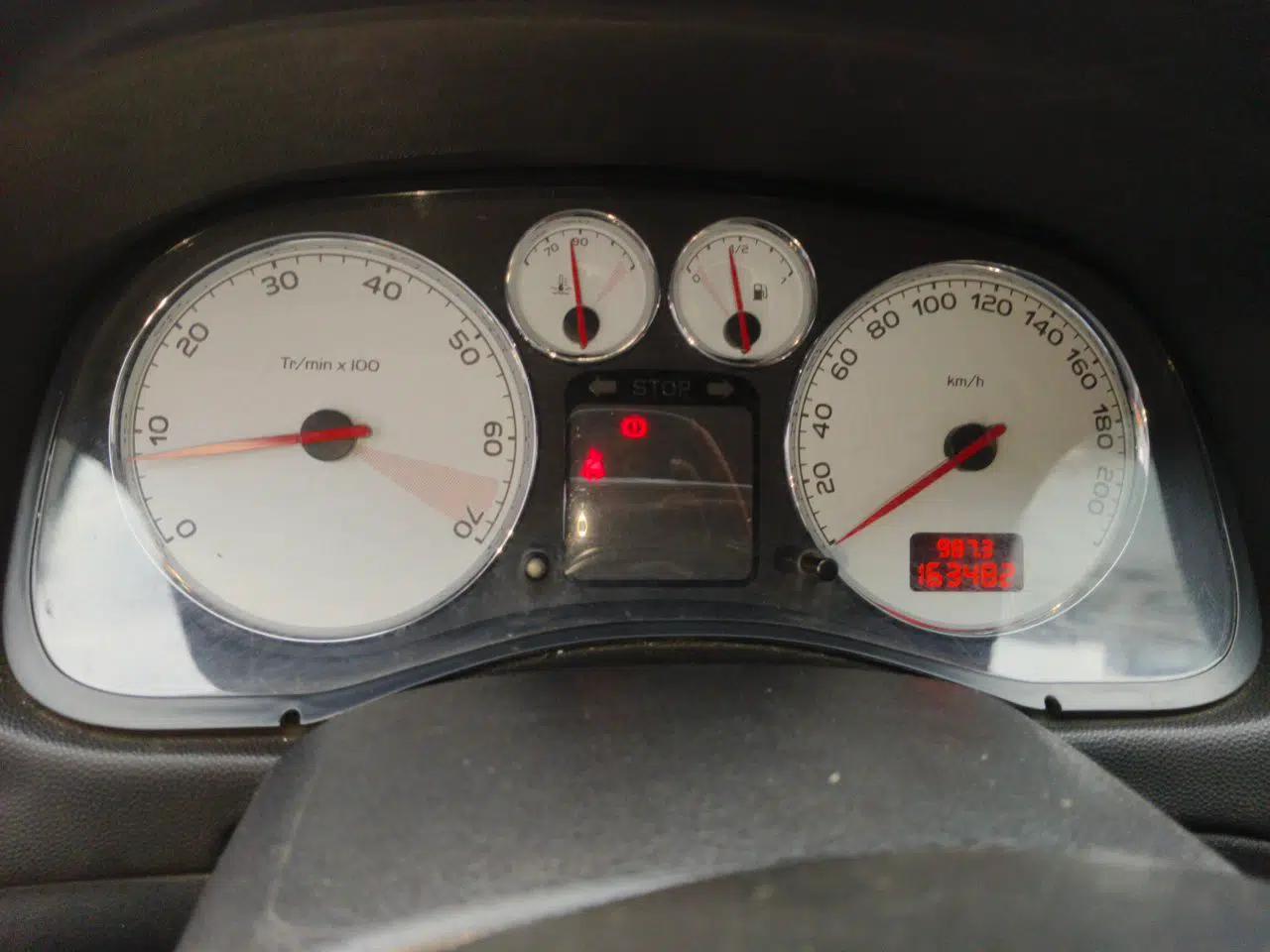 Peugeot 307 2013 1.6L Manual CROSS — миниатюра 11