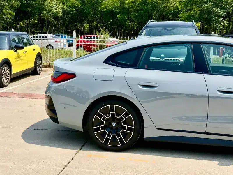 2024 BMW 4 Series 430i M Sport Shadow Edition — миниатюра 7