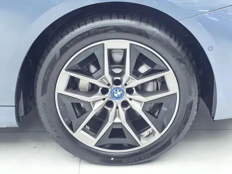 BMW i5 2025 eDrive35L Luxury Package — миниатюра 4