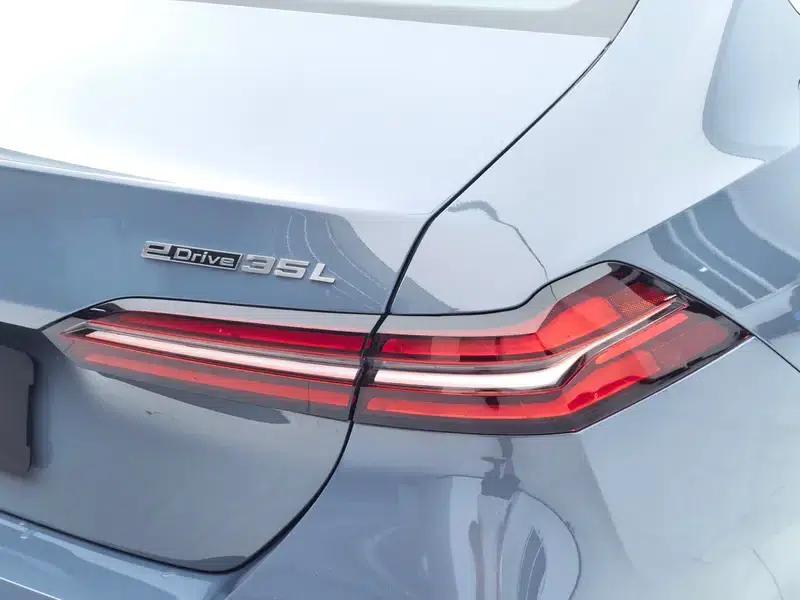 BMW i5 2025 eDrive35L Luxury Package — миниатюра 6