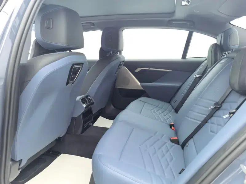 BMW i5 2025 eDrive35L Luxury Package — миниатюра 9
