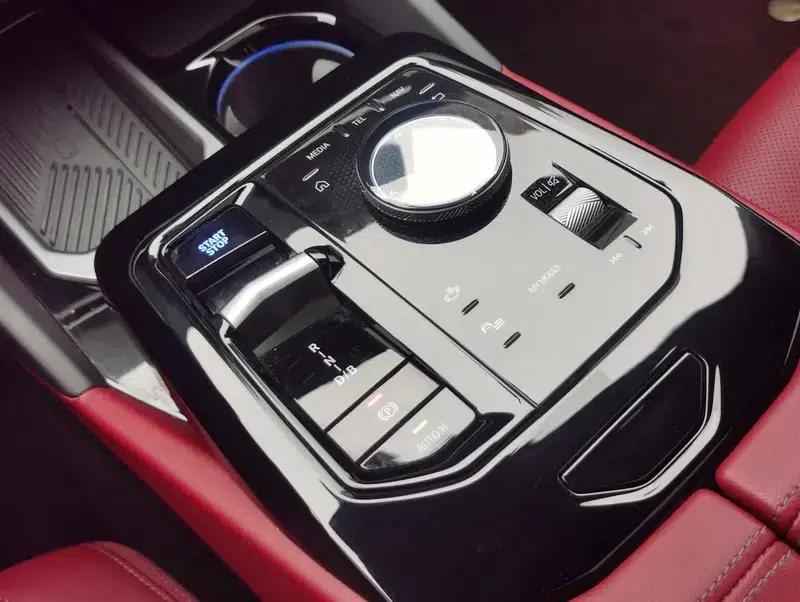 BMW i5 2024 eDrive35L Luxury Package — миниатюра 14