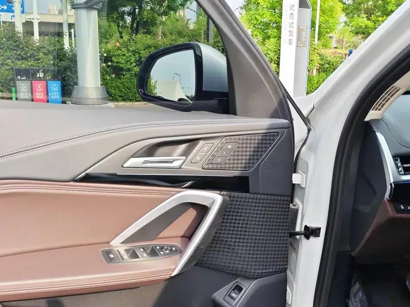 BMW iX1 2024 eDrive25L X Design Package — миниатюра 9