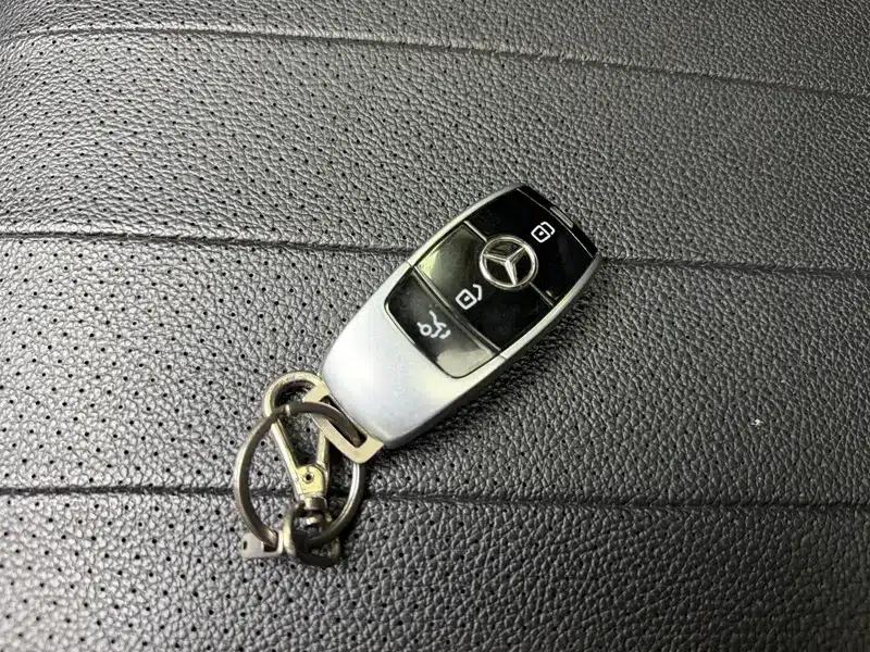 2016 Mercedes-Benz E-Class E 300 L Luxury — миниатюра 11