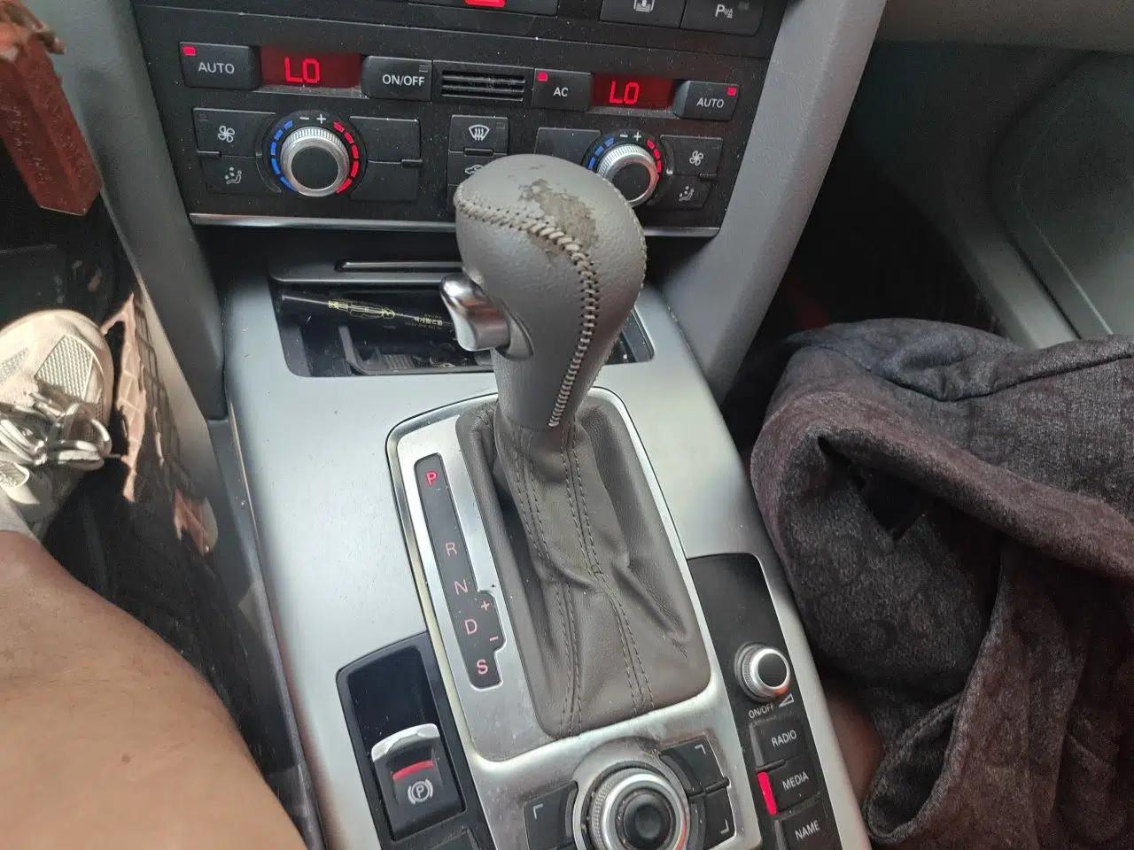 Audi A6L 2009 2.0 TFSI automatic standard version — миниатюра 14