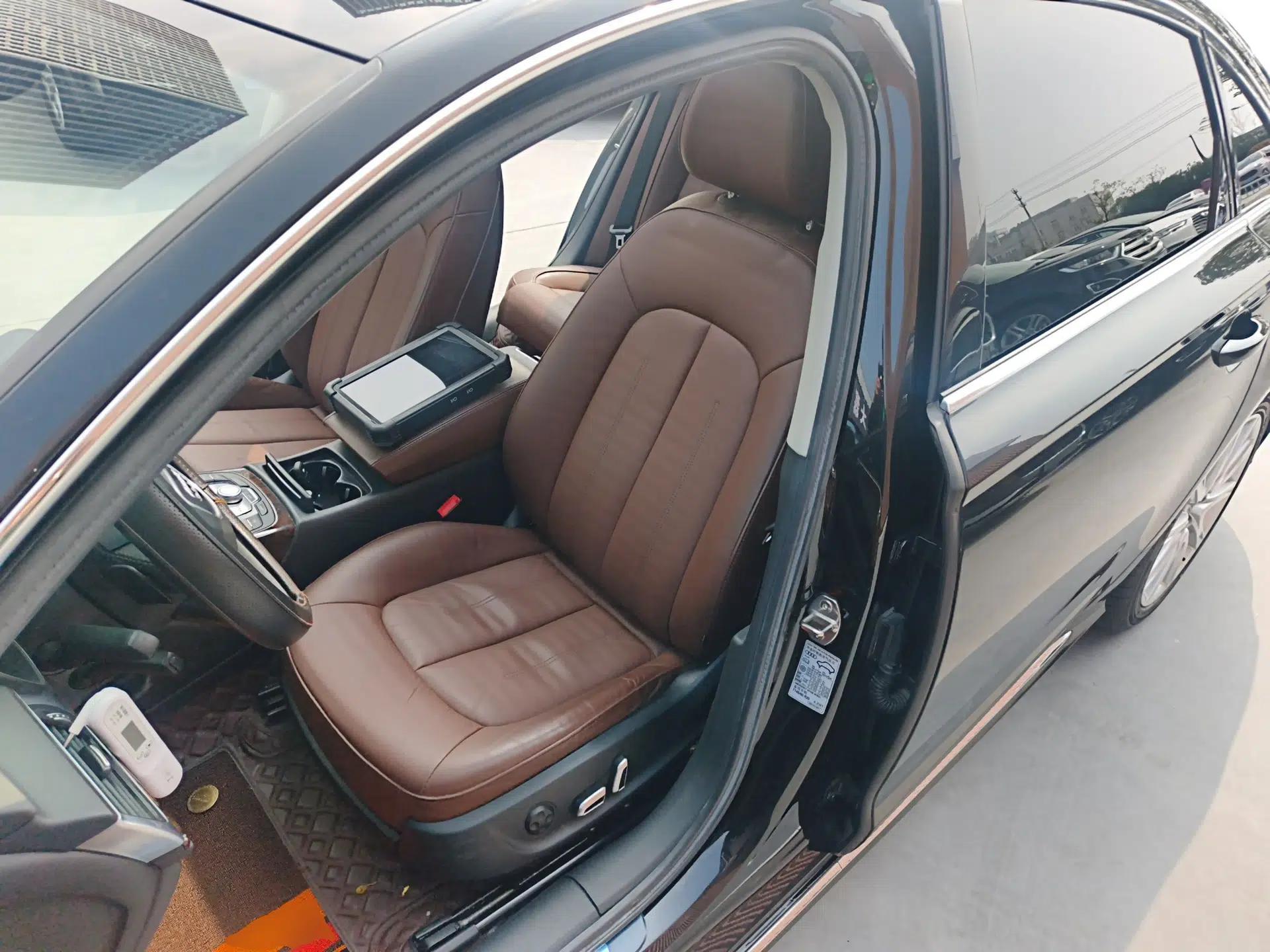 Audi A6L 2018 30th Anniversary Edition TFSI Trendy Model — миниатюра 22