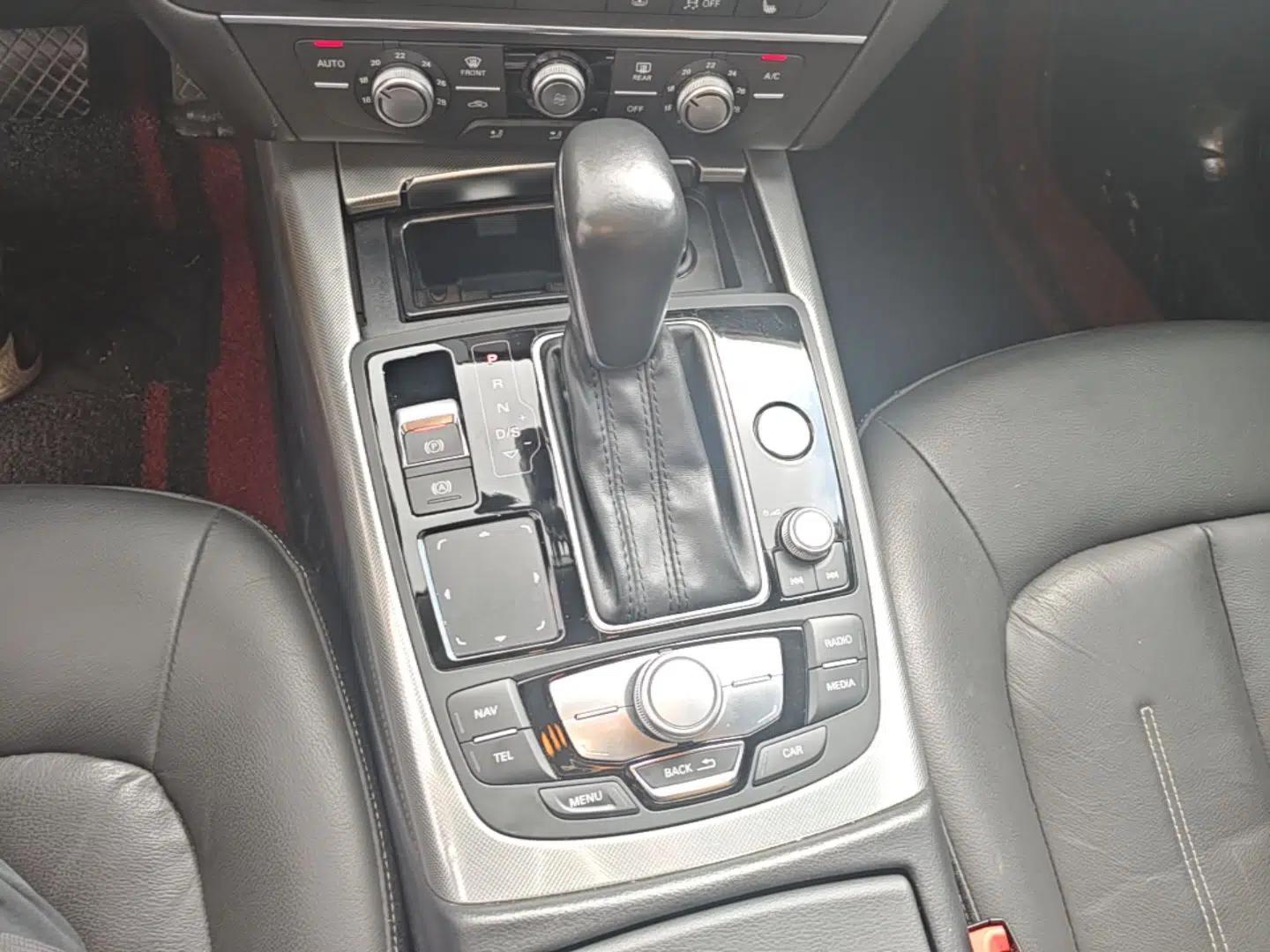 Audi A6L 2018 30th Anniversary Edition 35 TFSI Fashion Model — миниатюра 21