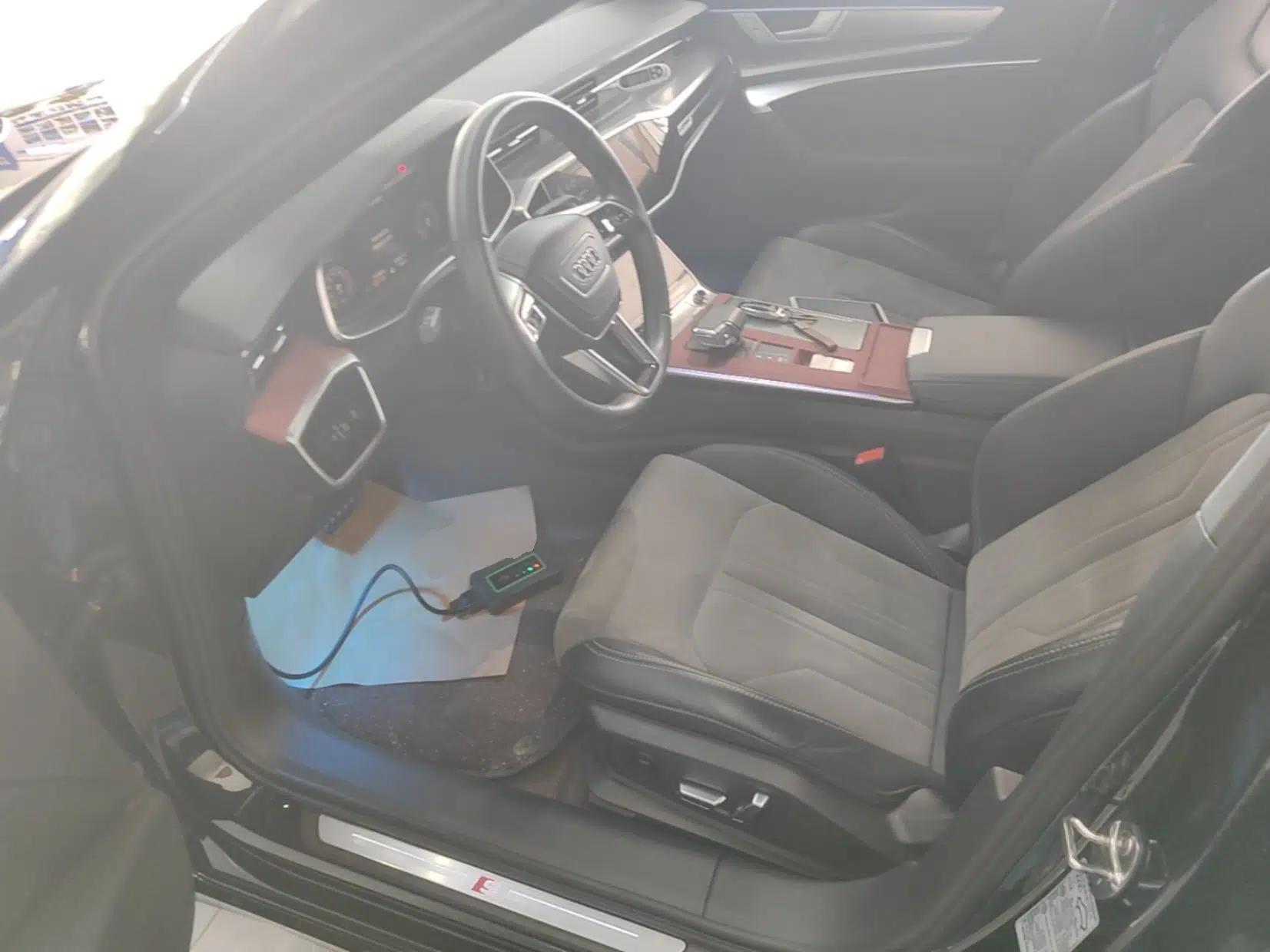 Audi A6L 2023 Revised 40 TFSI Luxury Dynamic Edition — миниатюра 17
