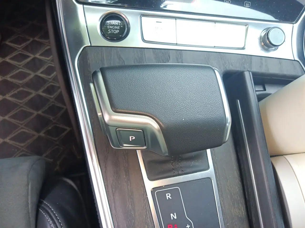 Audi A6L 2023 Updated 45 TFSI quattro Prestige Dynamic Edition — миниатюра 14