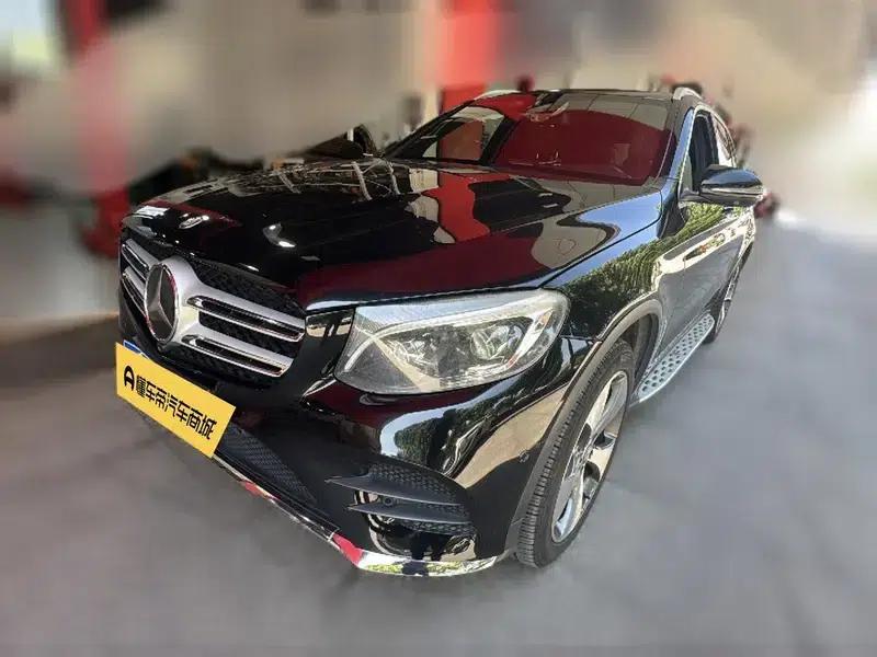 2017 Mercedes-Benz GLC 300 4MATIC Luxury — миниатюра 1