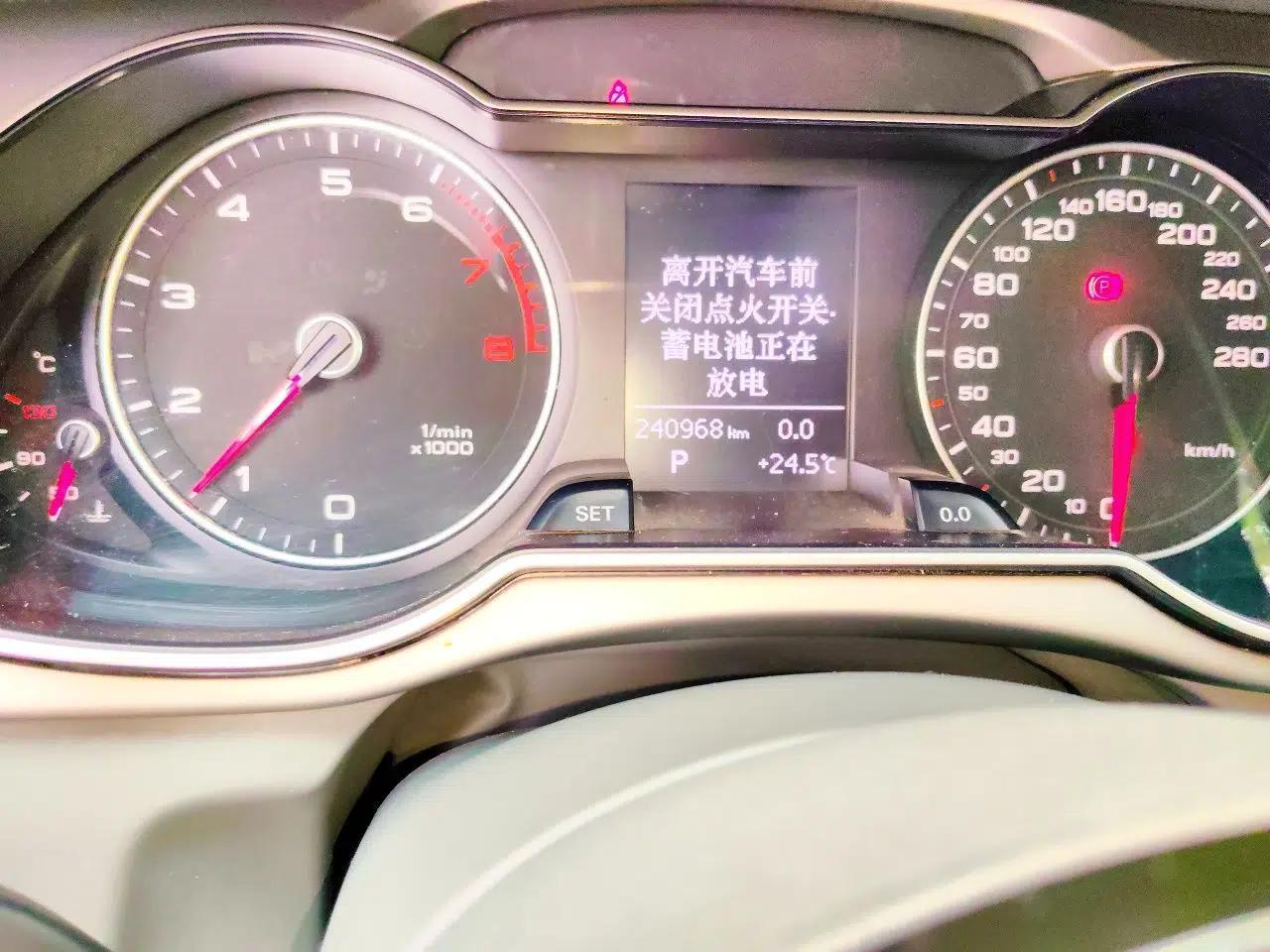 Audi A4L 2013 35 TFSI Automatic Standard Model — миниатюра 12