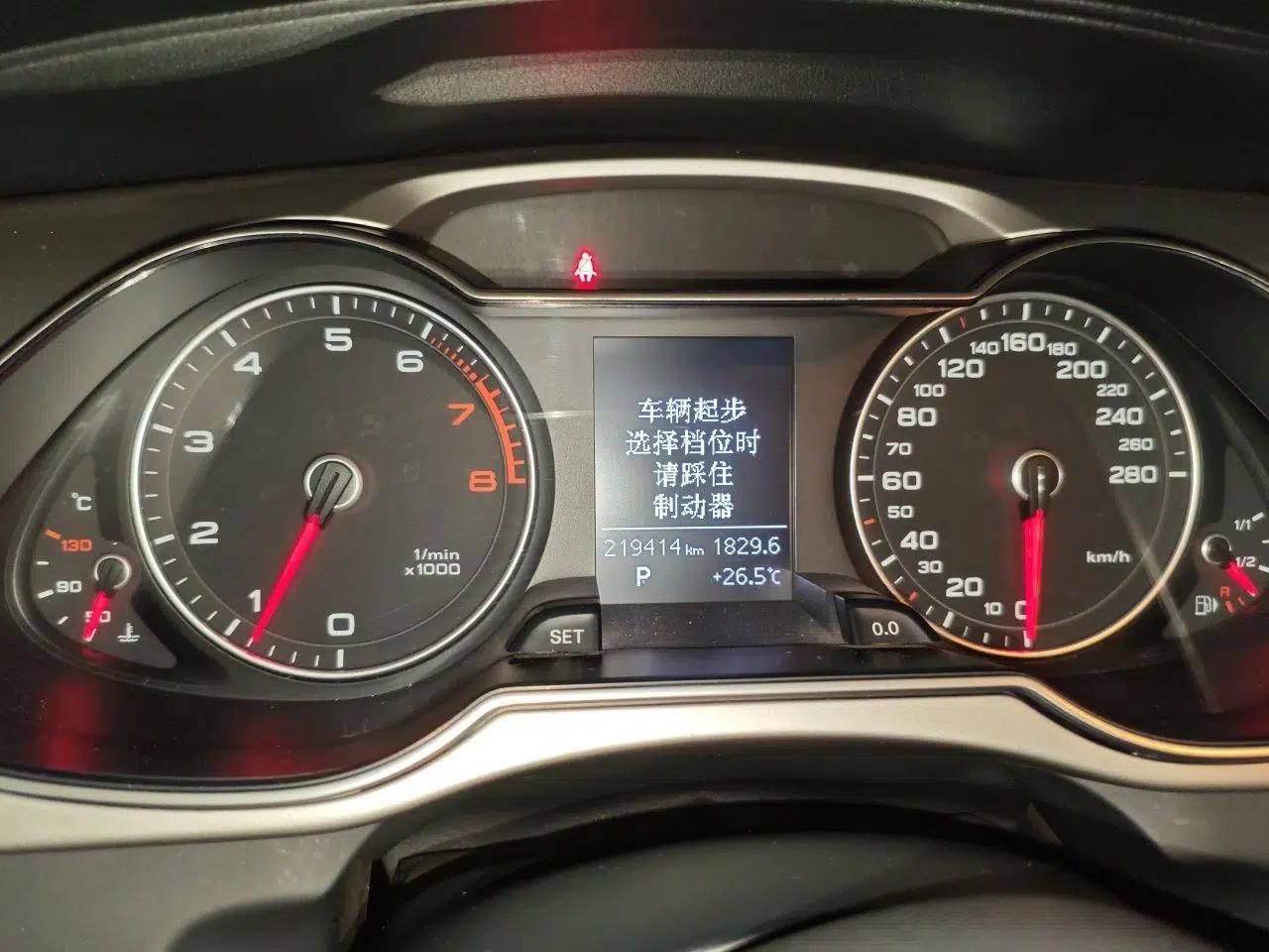 Audi A4L 2013 35 TFSI Automatic Comfort Model — миниатюра 11