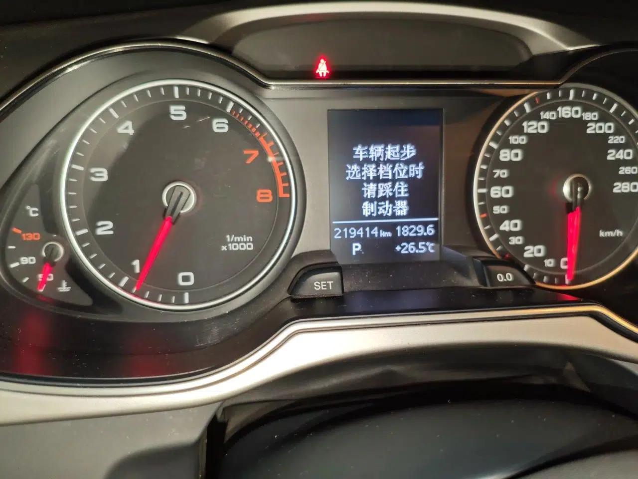 Audi A4L 2013 35 TFSI Automatic Comfort Model — миниатюра 12