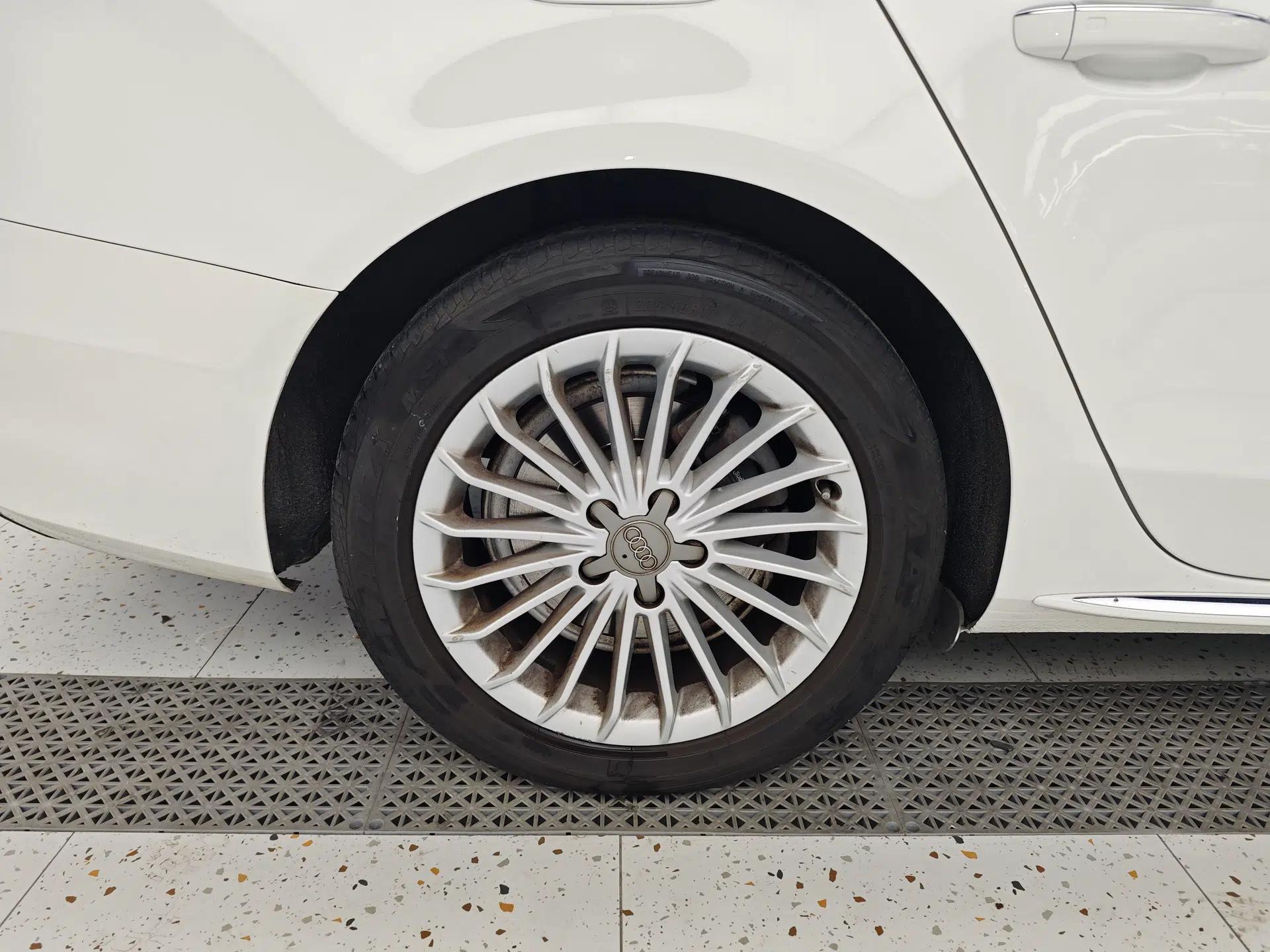 Audi A4L 2016 35 TFSI Collection Edition S line Comfort Model — миниатюра 11