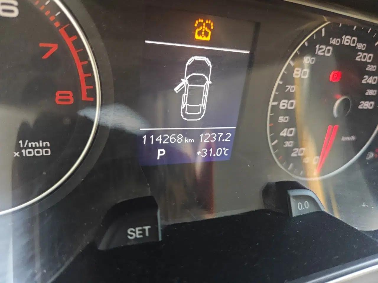 Audi A4L 2013 35 TFSI Automatic Standard Model — миниатюра 12