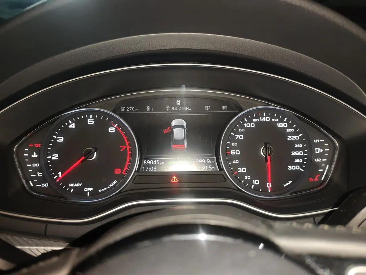 Audi A4L 2016 35 TFSI Collector's Edition Automatic Standard Model — миниатюра 11