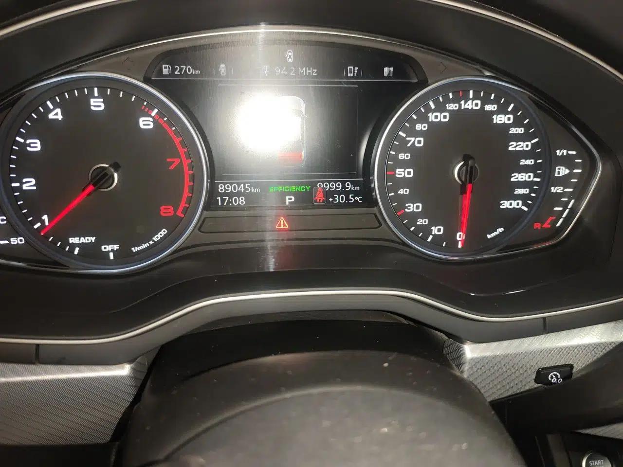 Audi A4L 2016 35 TFSI Collector's Edition Automatic Standard Model — миниатюра 12