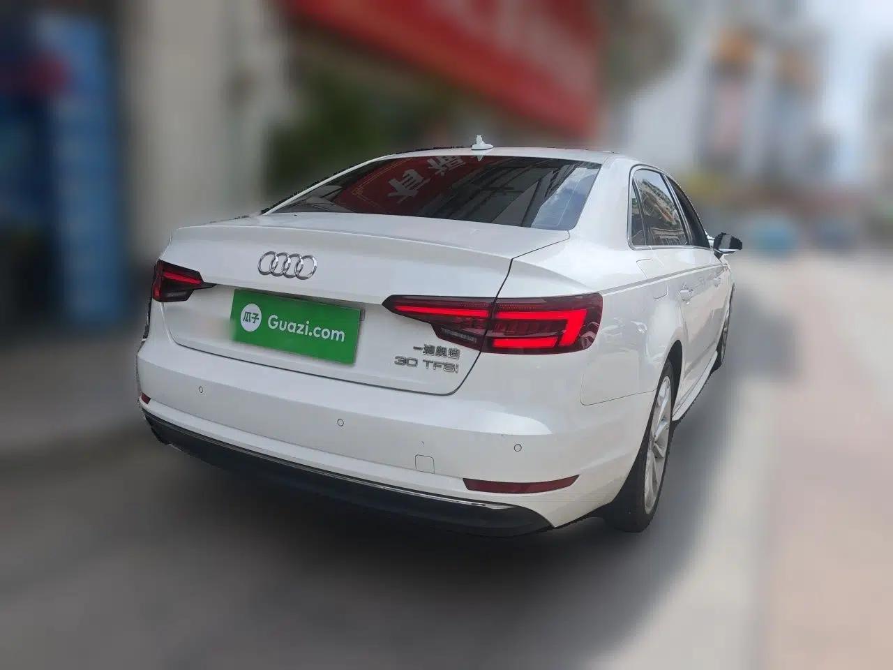 Audi A4L 2018 30th Anniversary Edition 30 TFSI Ambition Model — миниатюра 6