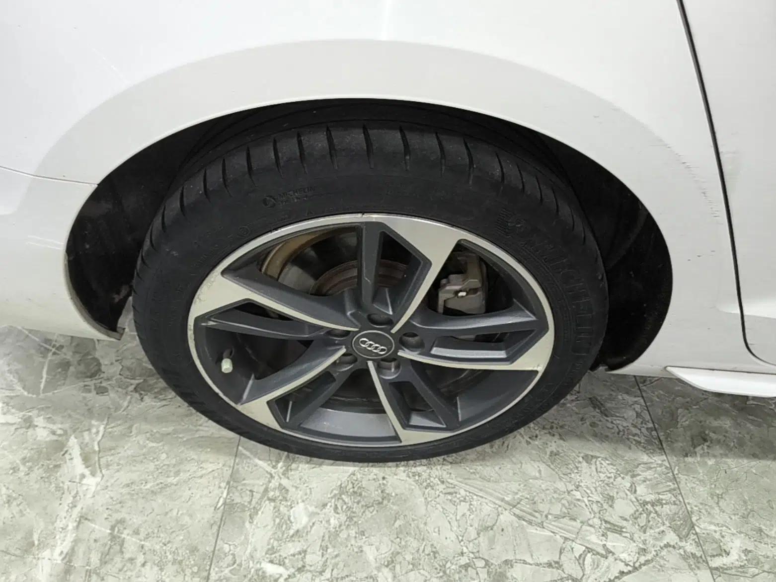 Audi A4L 2020 40 TFSI Fashionable and Elegant Model — миниатюра 11