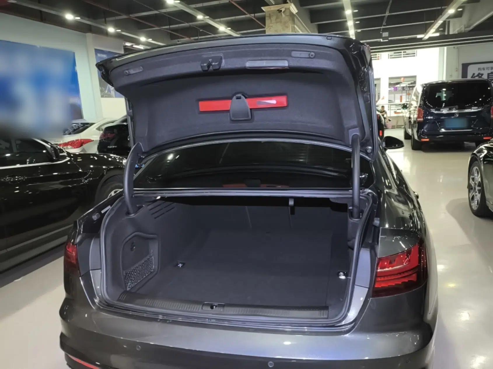 Audi A4L 2022 40 TFSI Luxury Dynamic Model — миниатюра 22