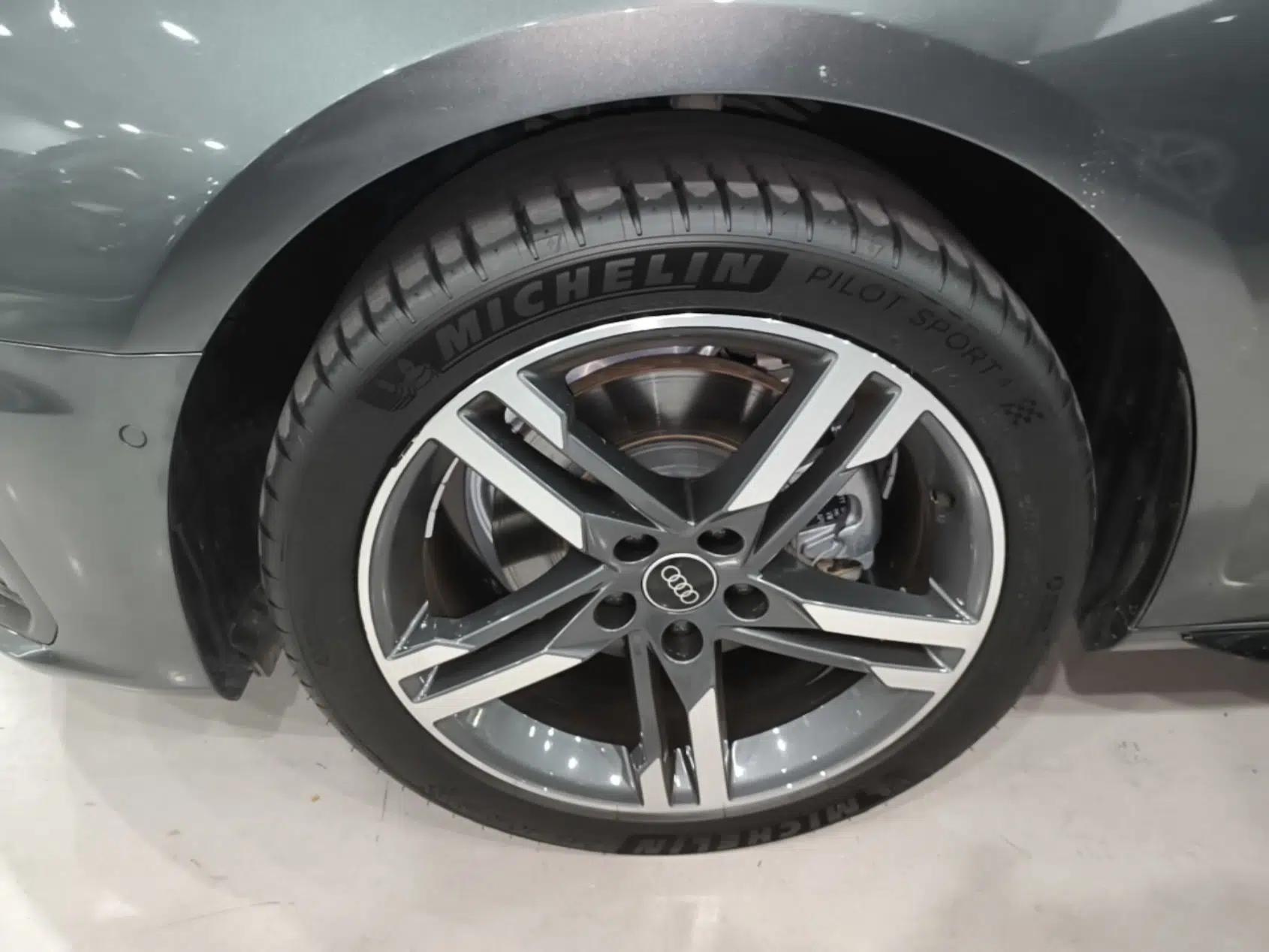 Audi A4L 2022 40 TFSI Luxury Dynamic Model — миниатюра 10