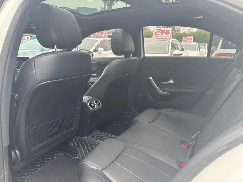 2022 Mercedes-Benz A-Class A 180 L — миниатюра 11