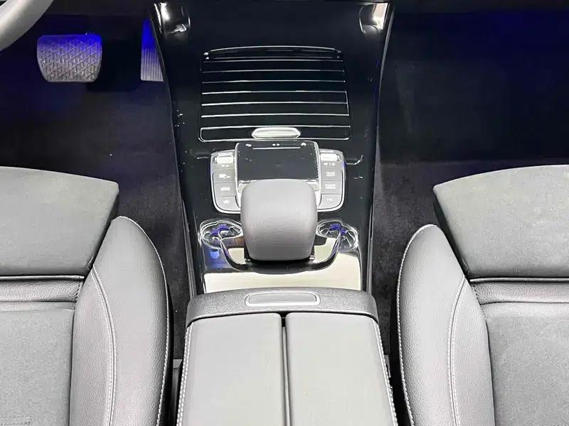 Mercedes-Benz A-Class 2022 Facelift A 200 L Sport Sedan Fashion Edition — миниатюра 10