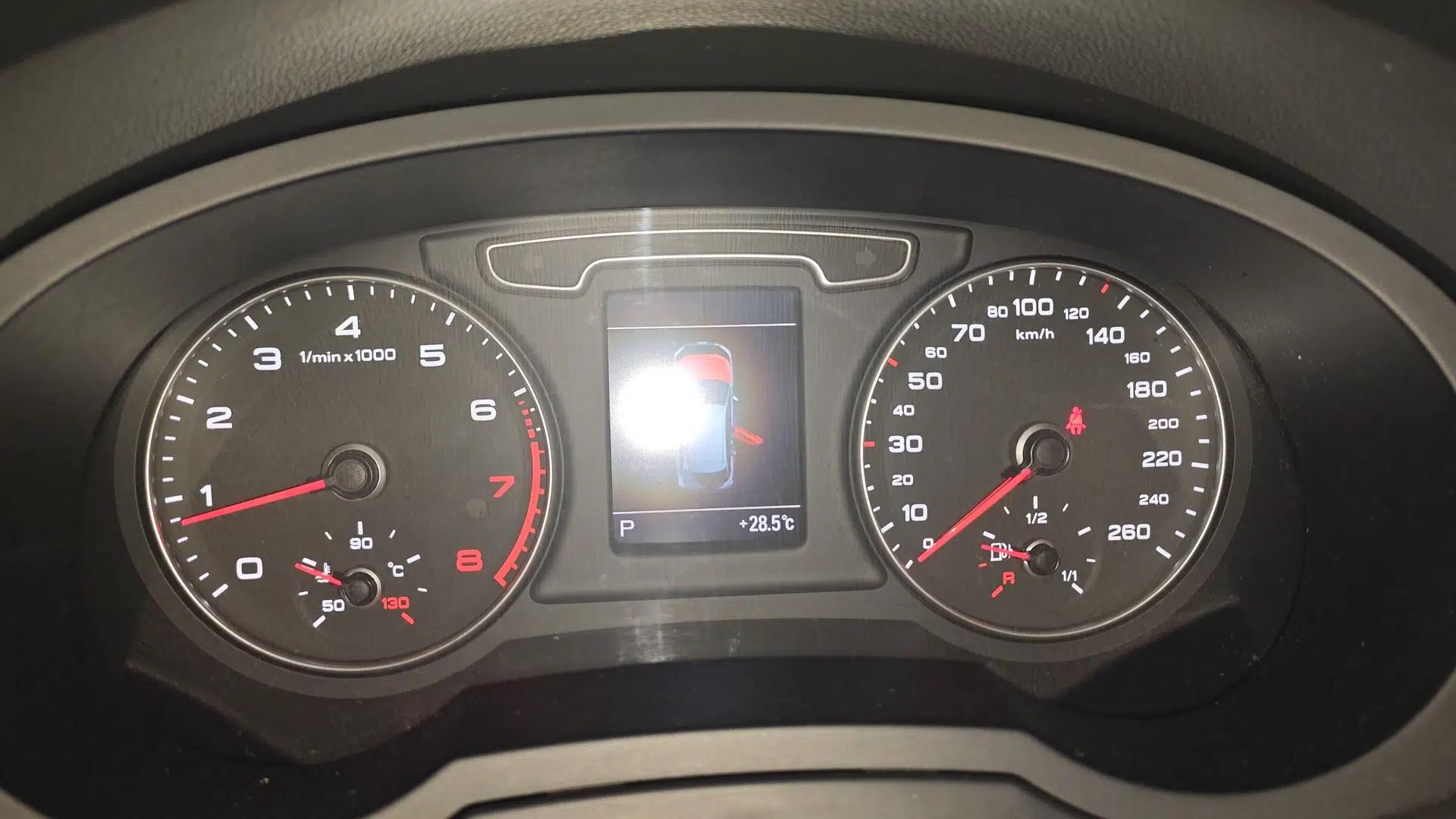 Audi Q3 2013 35 TFSI quattro Luxury Model — миниатюра 11