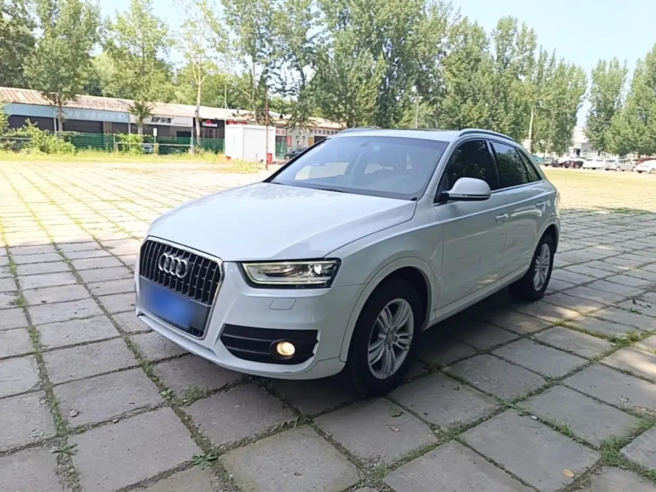 Audi Q3 2015 35 TFSI Comfort Model — миниатюра 1