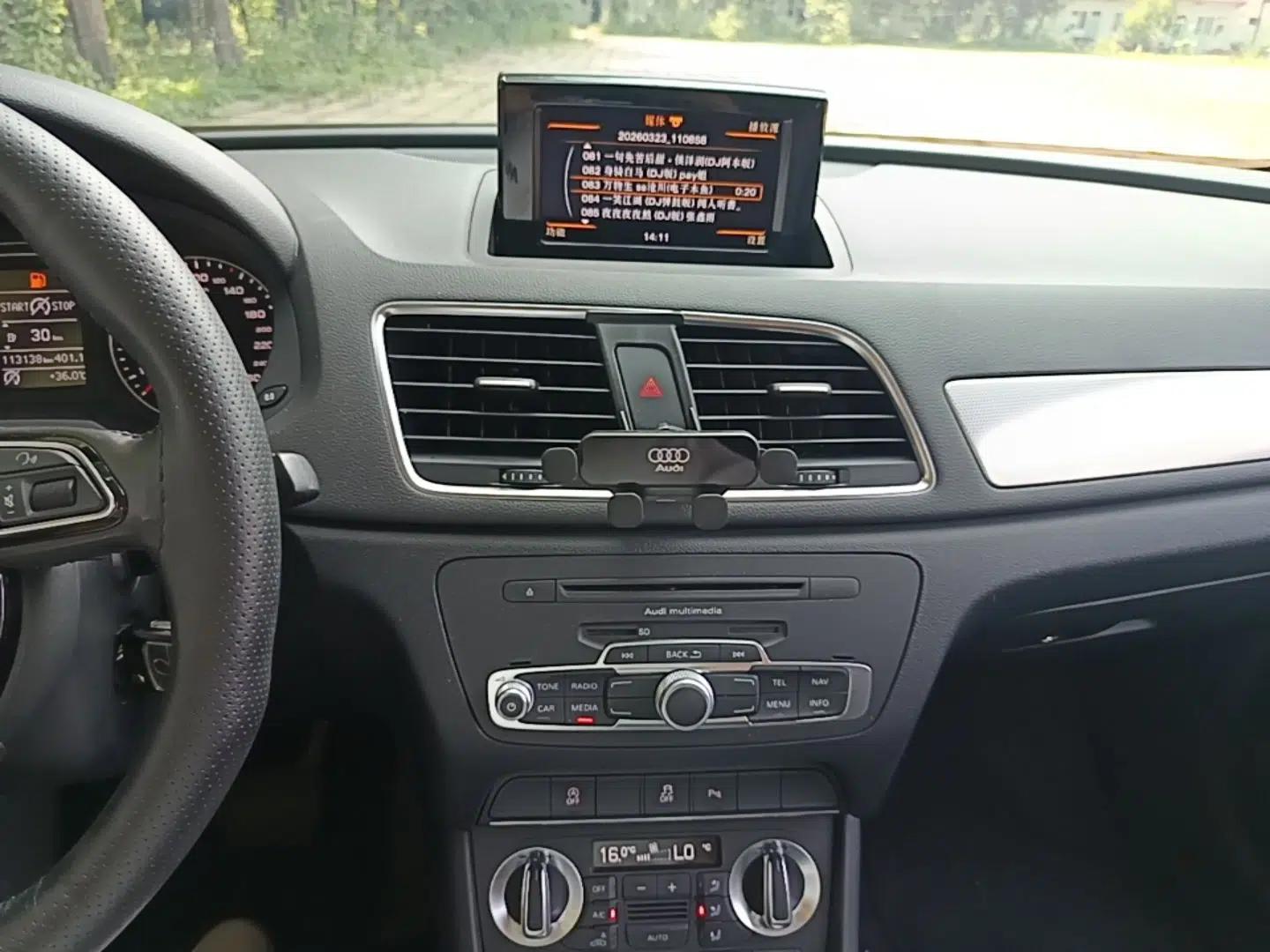 Audi Q3 2015 35 TFSI Comfort Model — миниатюра 15