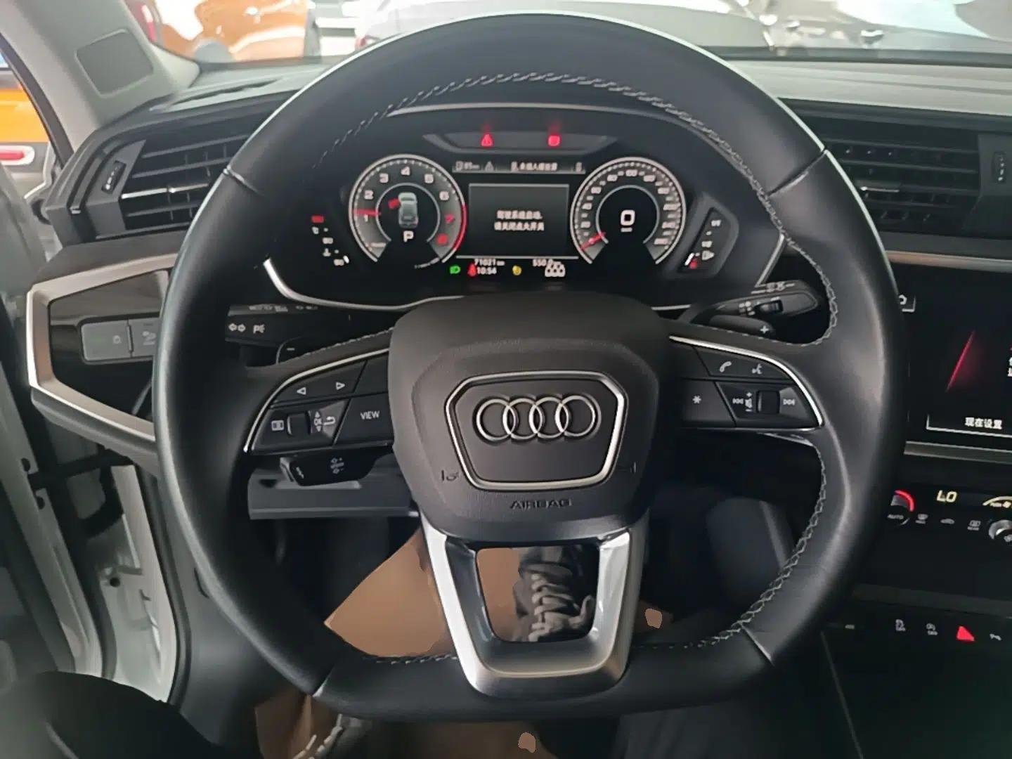 Audi Q3 2022 35 TFSI Fashion Dynamic Model — миниатюра 13